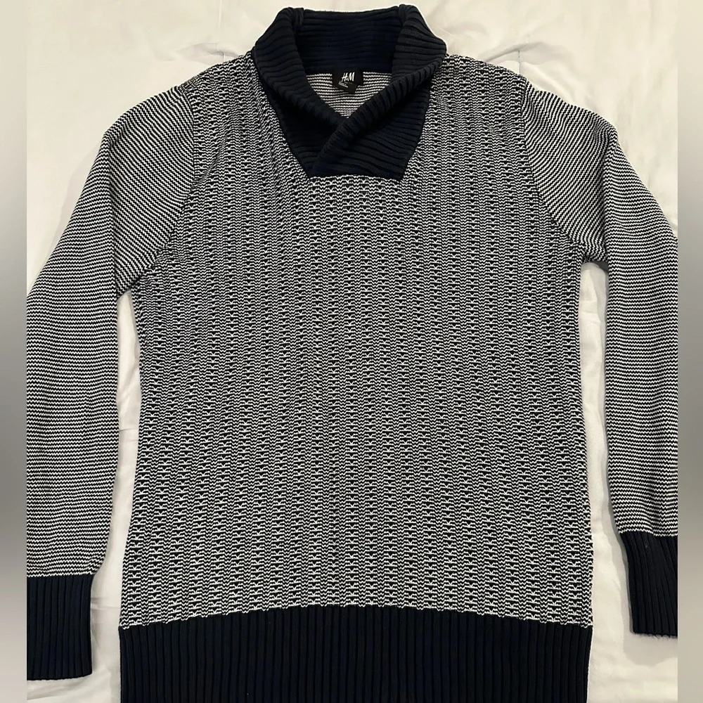 H&M sweater, small, thick material